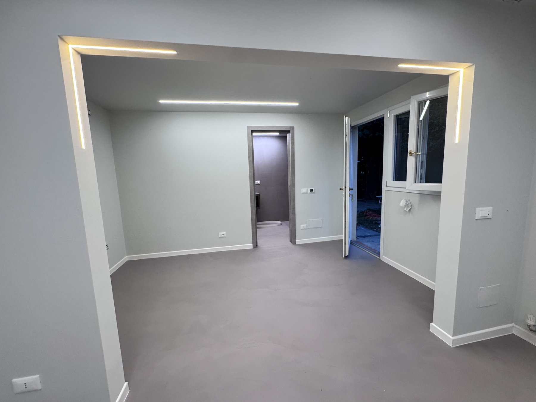 Seconda vista degli ambienti completati con pareti e soffitto rifiniti